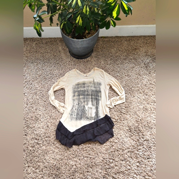 Madison & Berkeley Tops - Madison & Berkeley asymmetrical long sleeve Women's Sz Lg